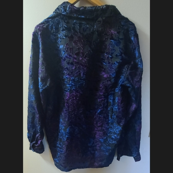 Long sleeve button blouse - Picture 2 of 3